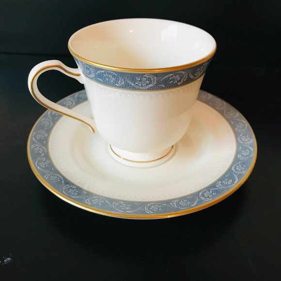 Set of China-blue white gold-Mikasa Chaucer Dinnerware Bone China(60 pc) - Picture 5 of 13